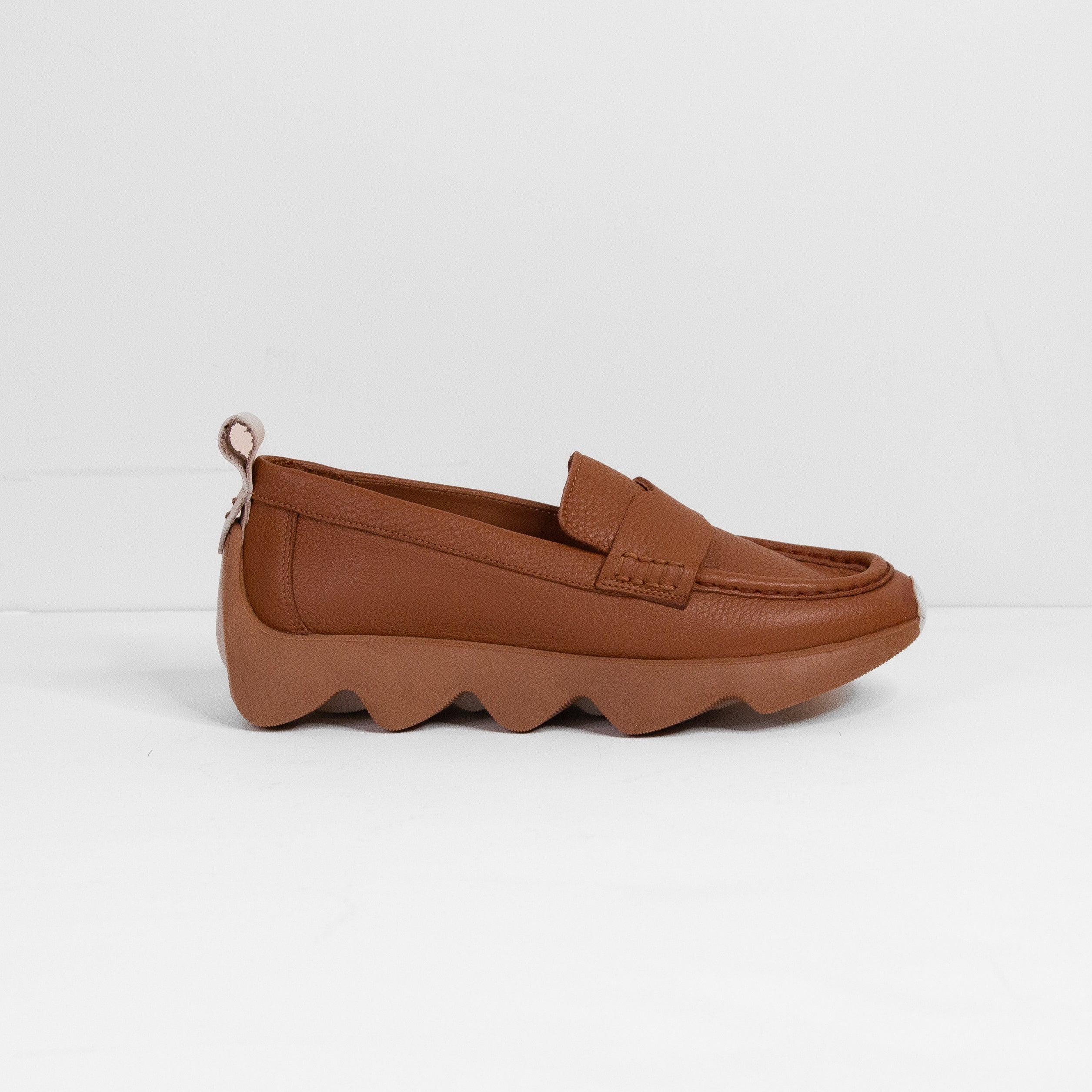 Dahlia tan loafer - THUNA