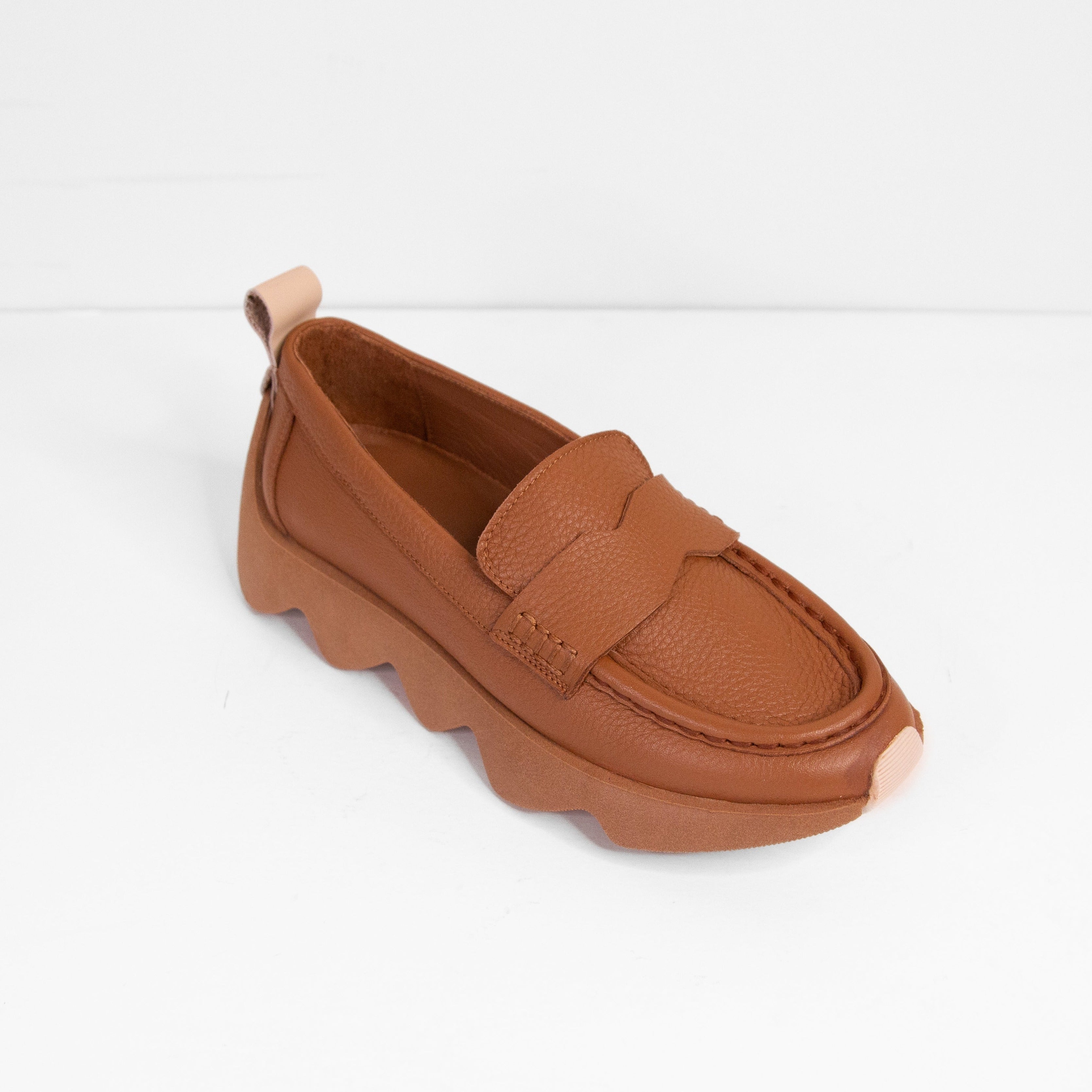 Dahlia tan loafer - THUNA