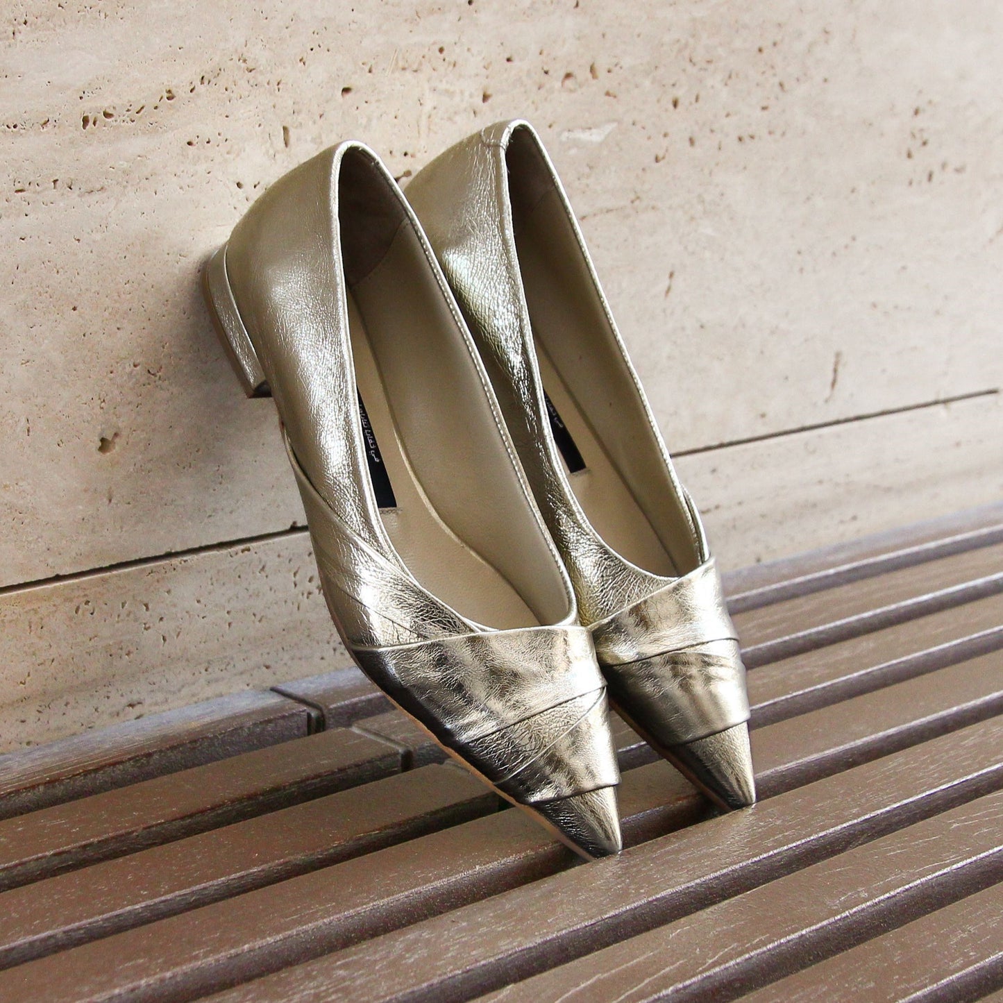 Delta gold loafer