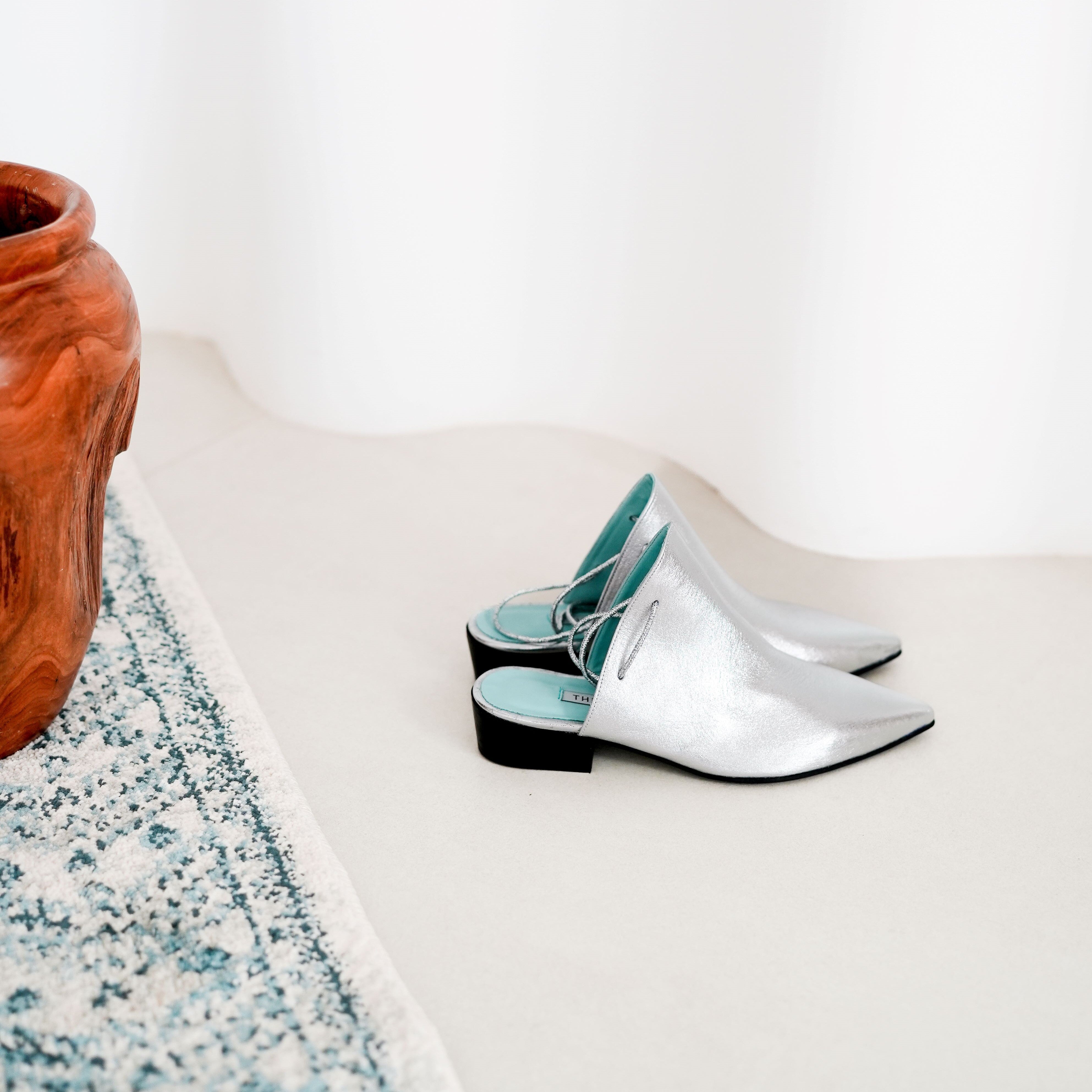 Nawa silver sandal - THUNA shoes - Kuwait