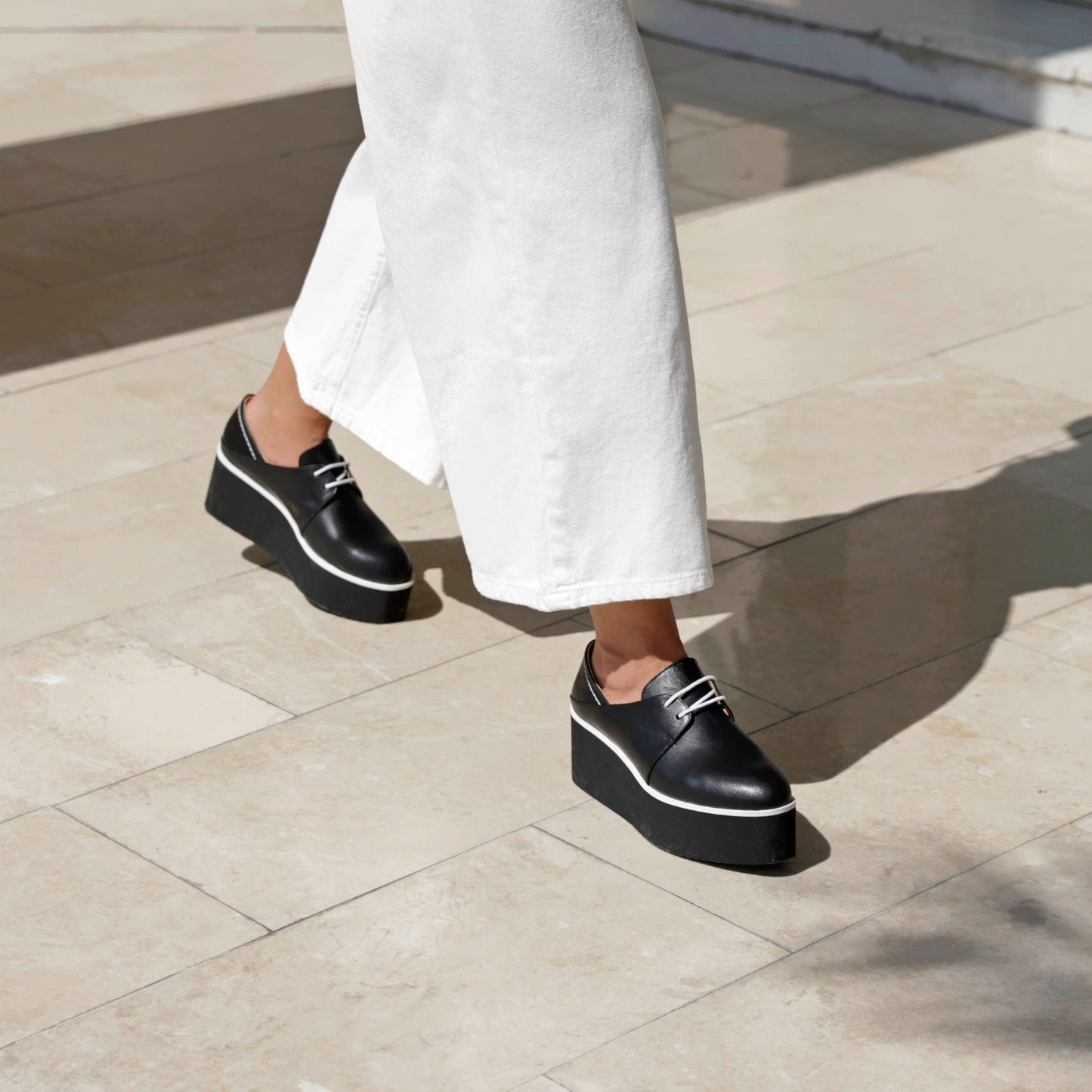 Lima black platform