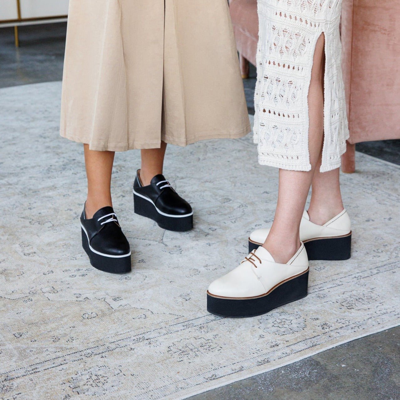Lima black platform