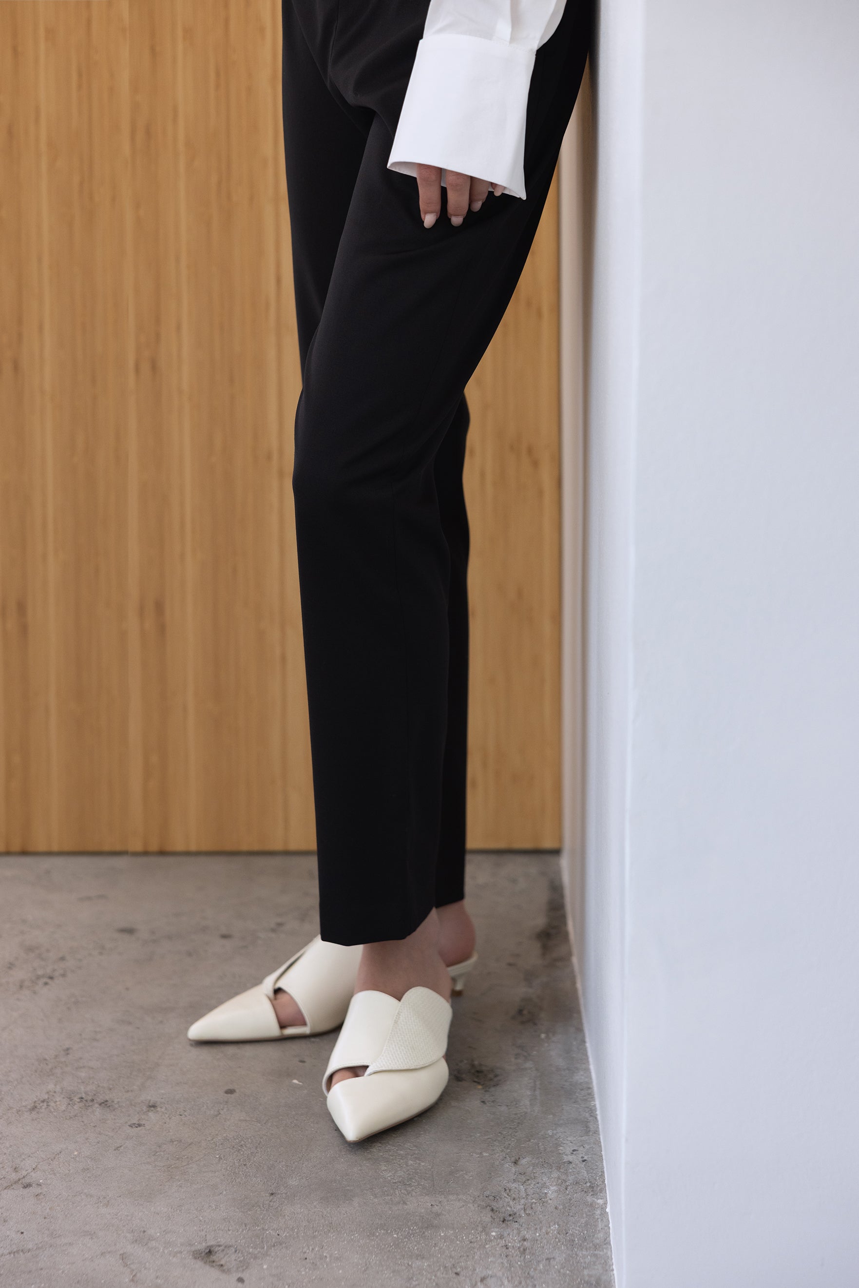 White sandal with a pointed toe shoe Kuwait Luxury heels - KSA Heels 