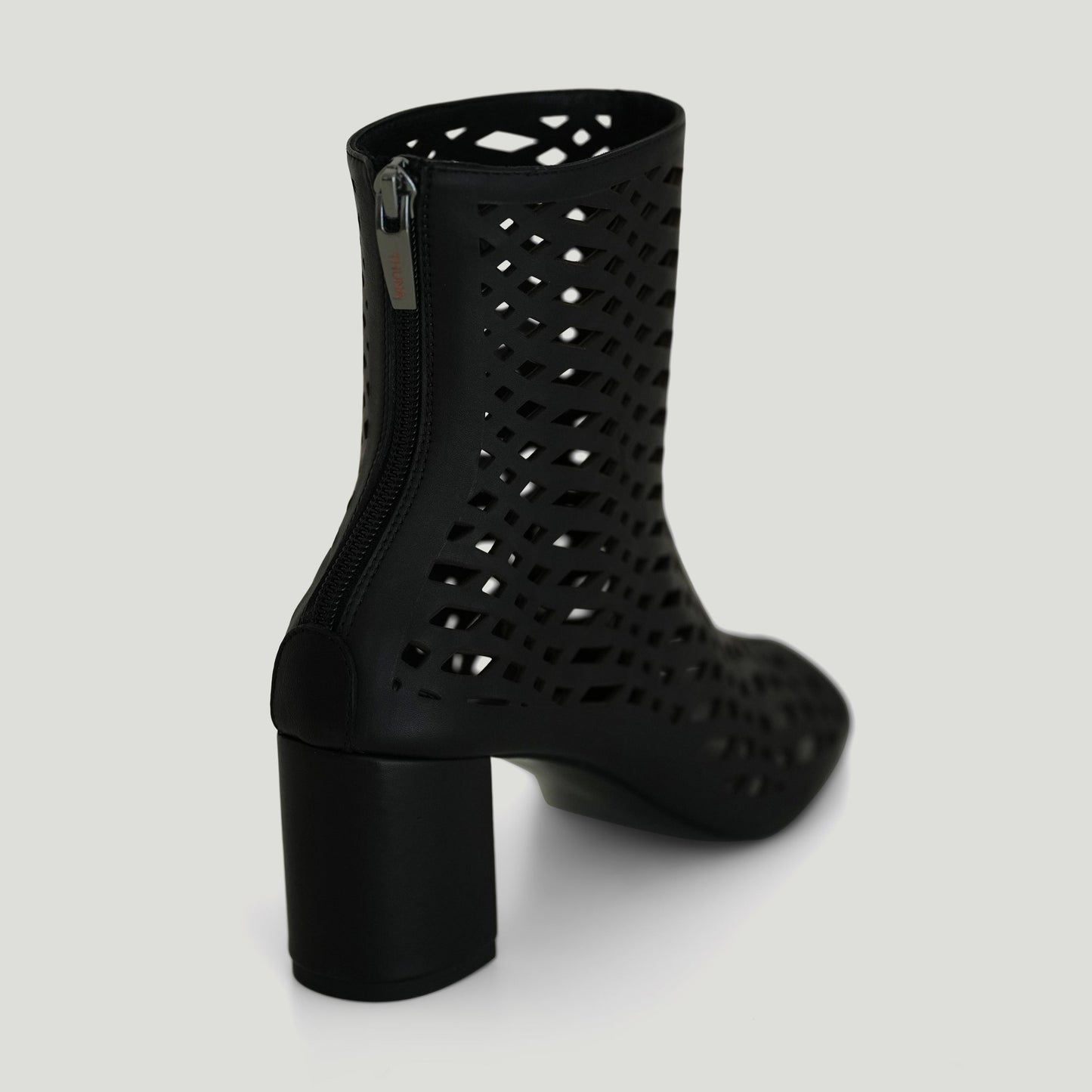 Kayan black heel