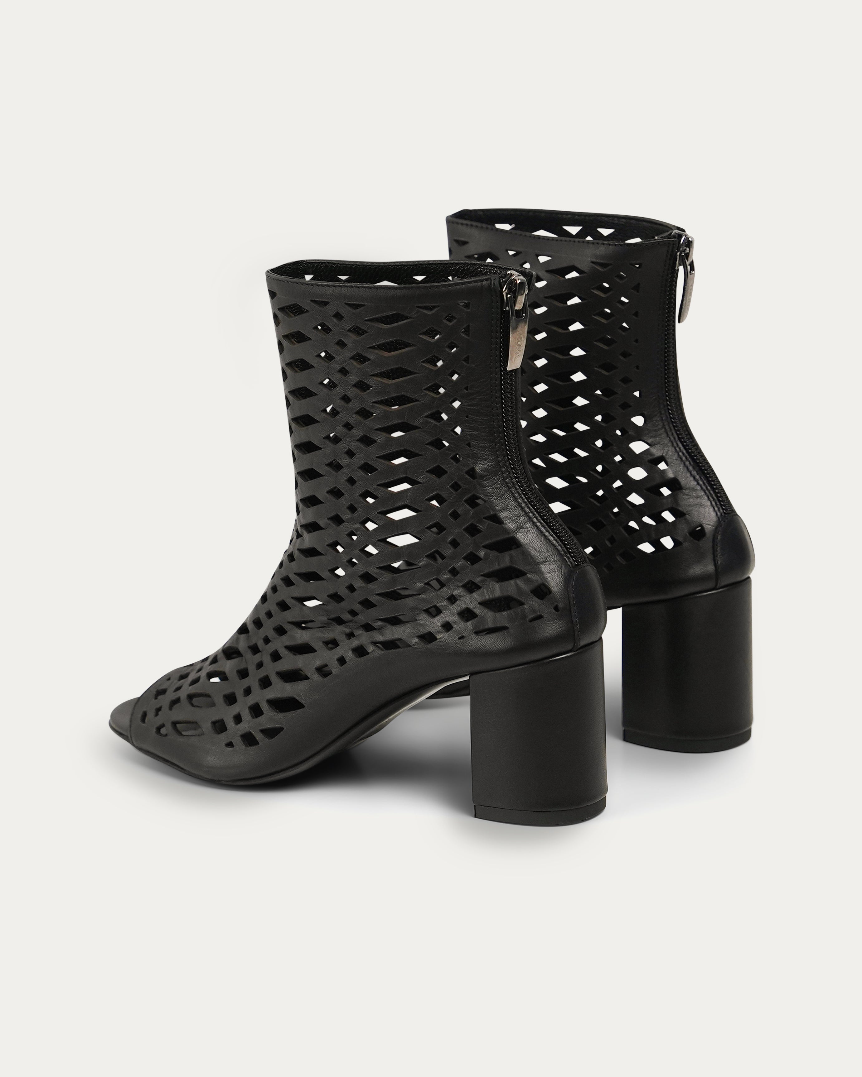 Kayan black heel