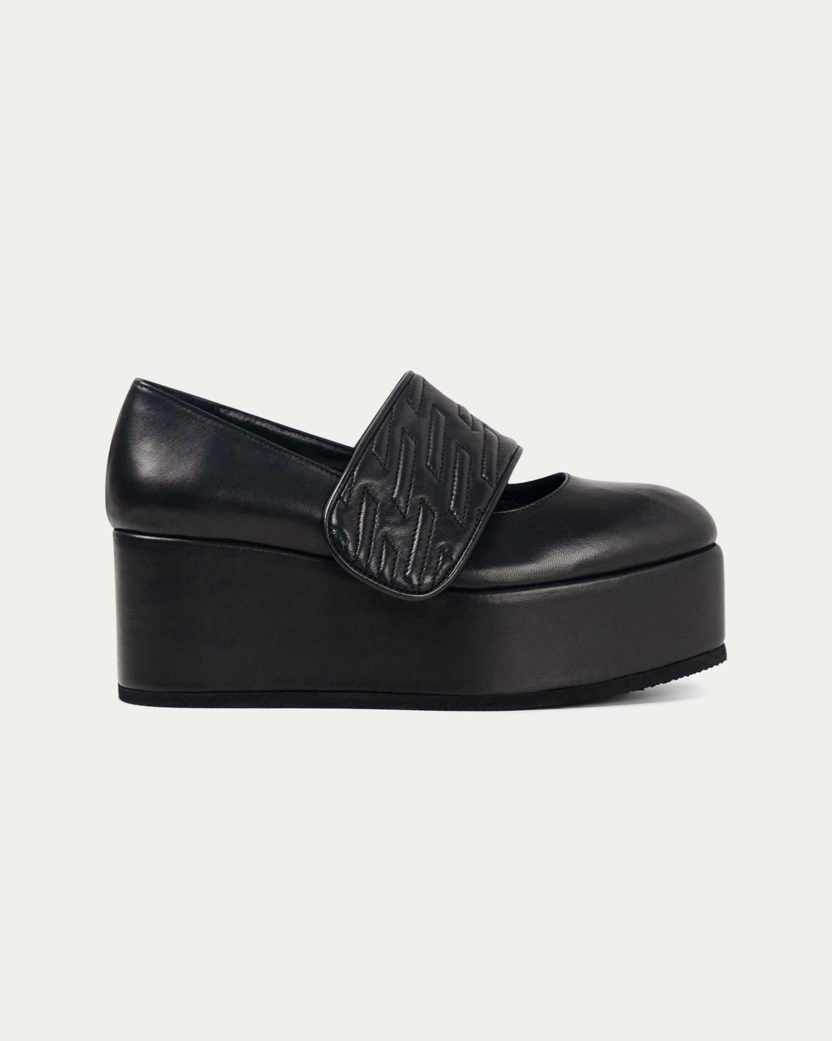 Nayla black platform