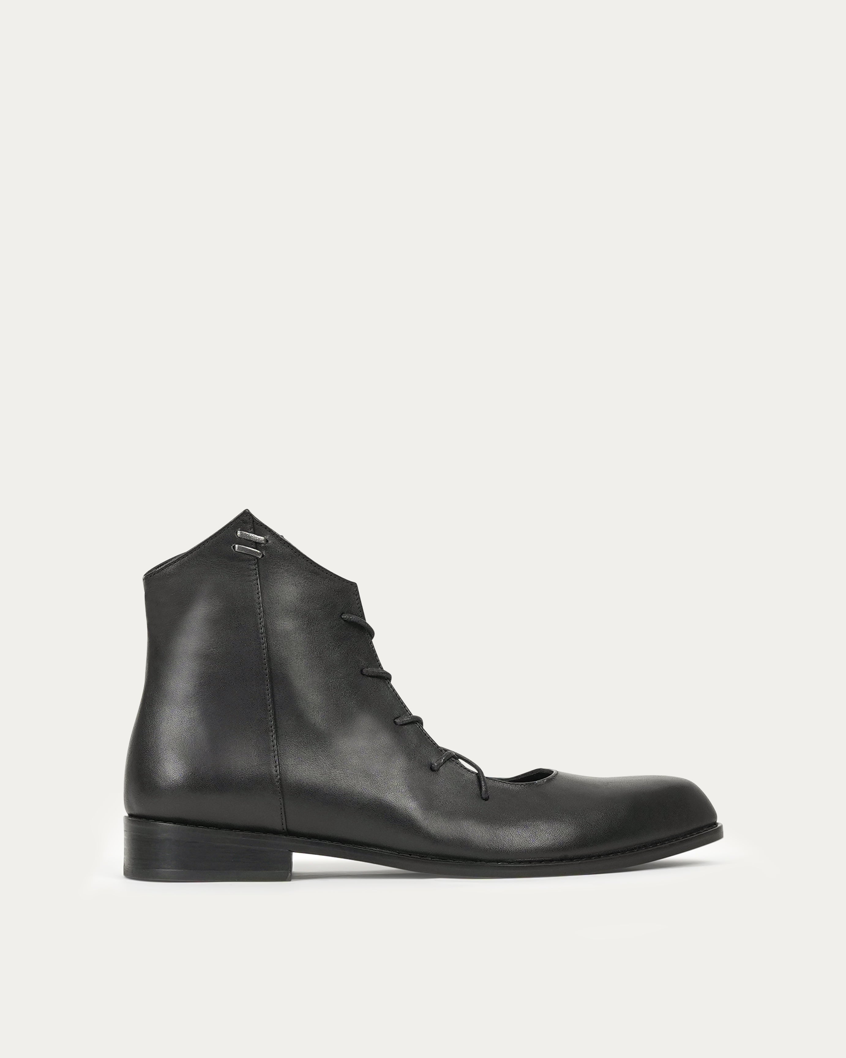 Nola black boot