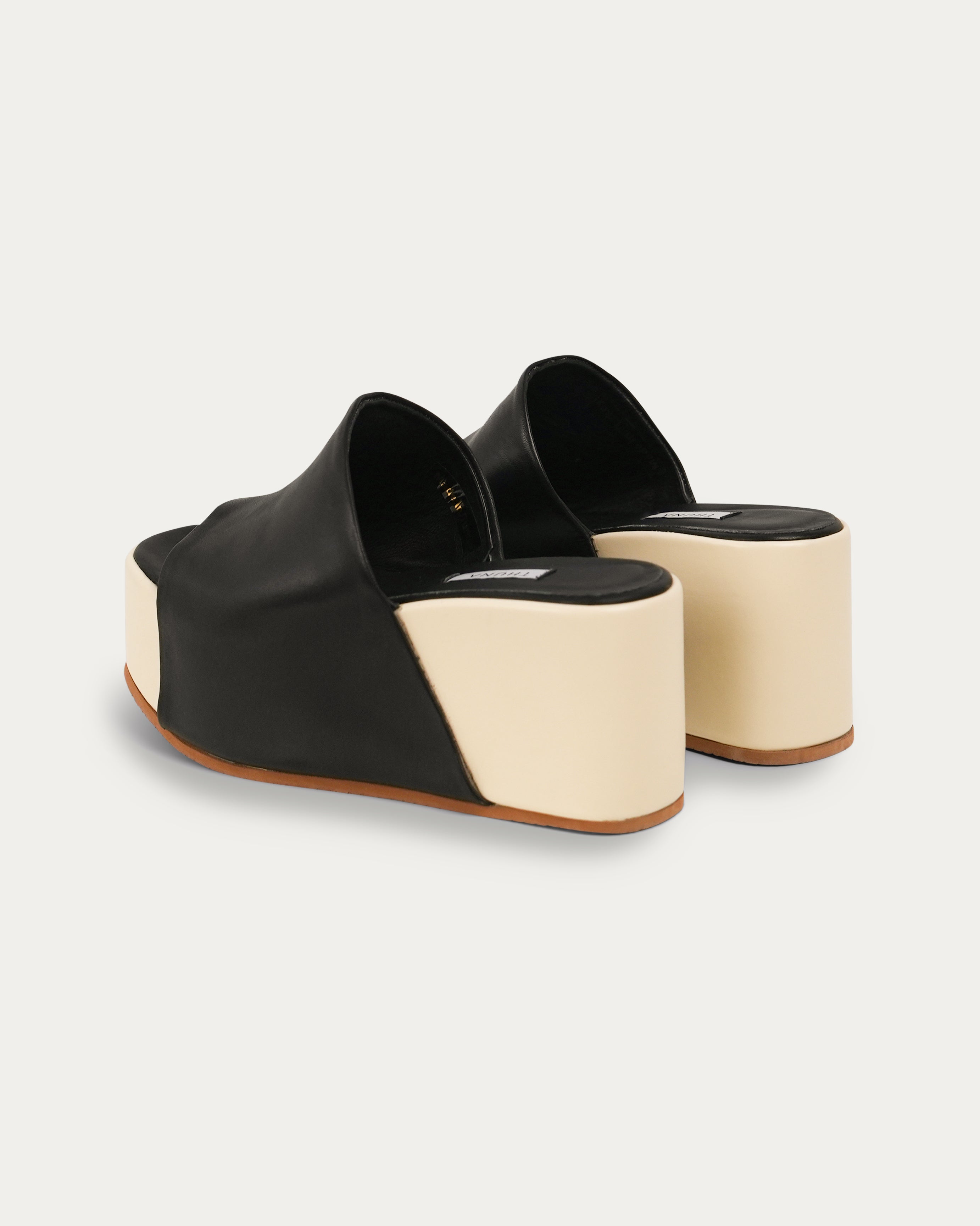 Sahara black platform