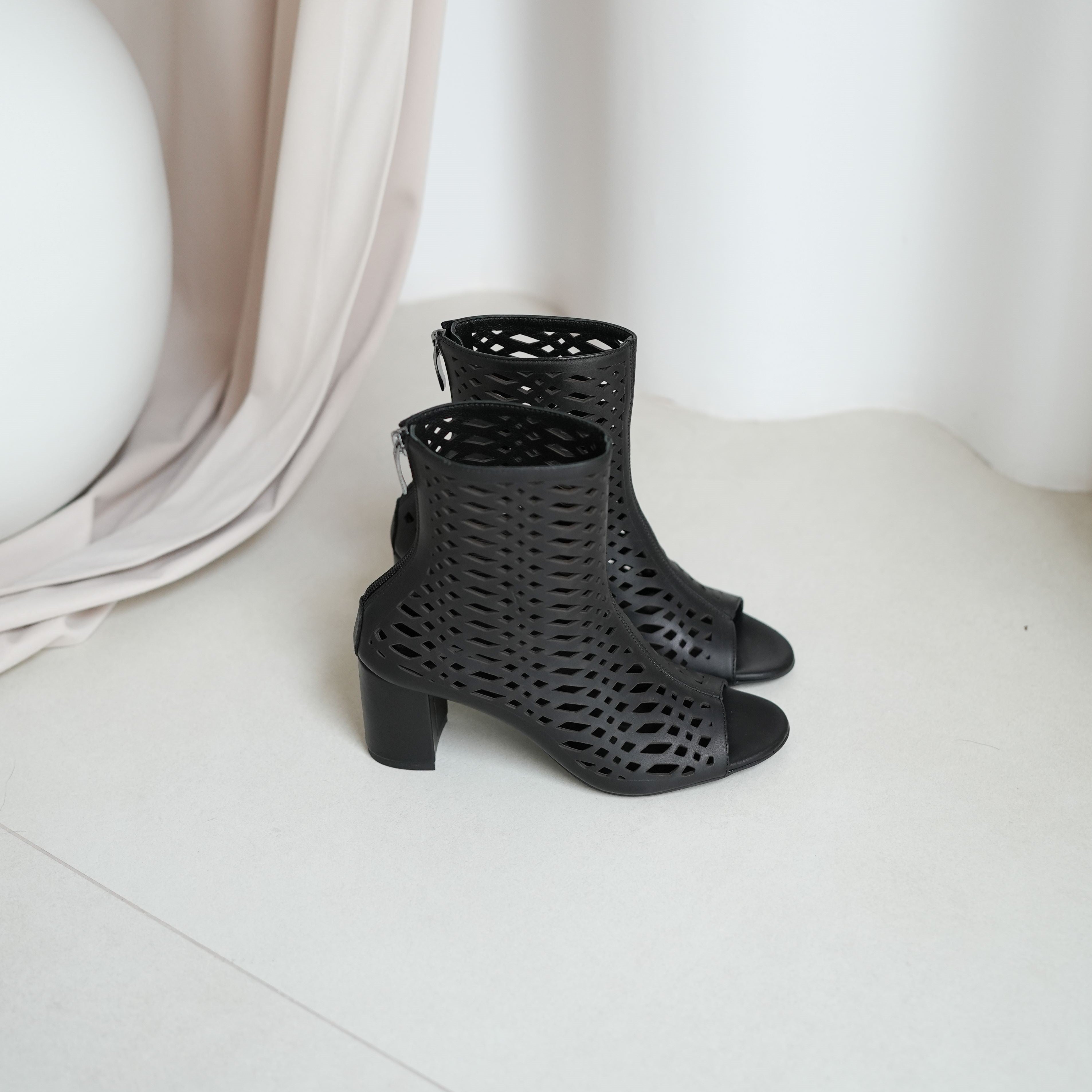 Kayan black heel - THUNA