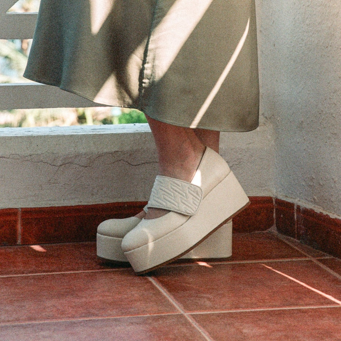 Nayla cream platform - THUNA