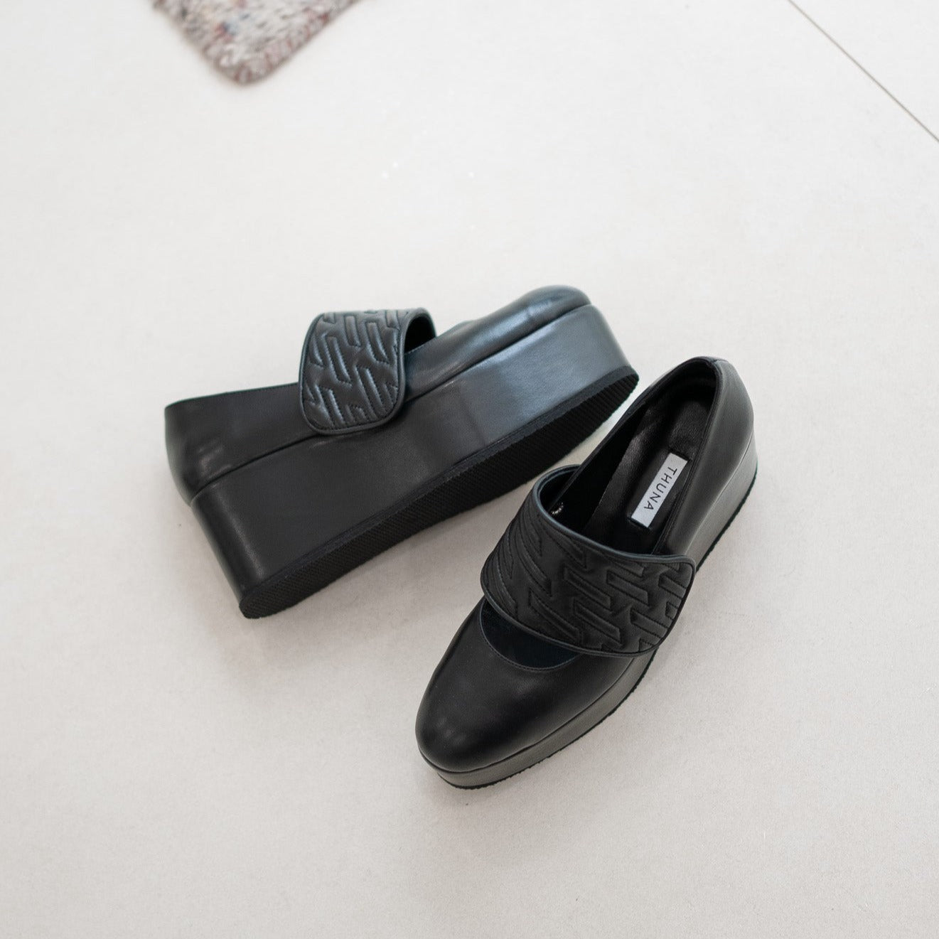 Nayla black platform - THUNA